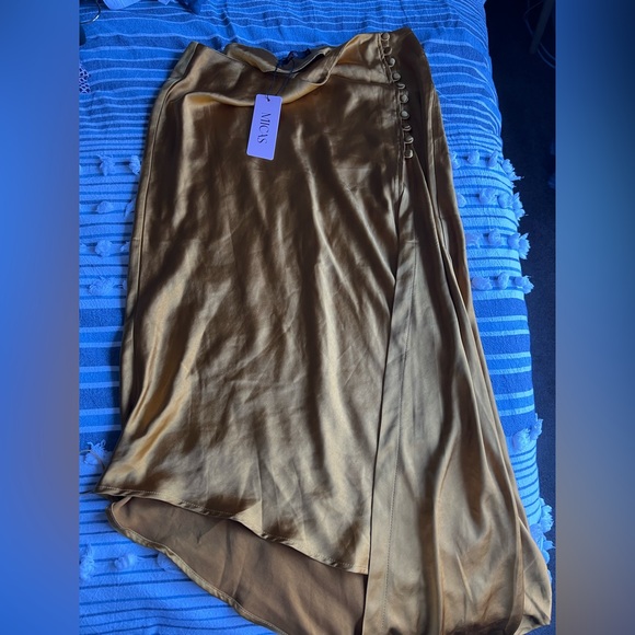 New Micas Asymmetric Hem Slit Button Deco Skirt size XL - Picture 4 of 6